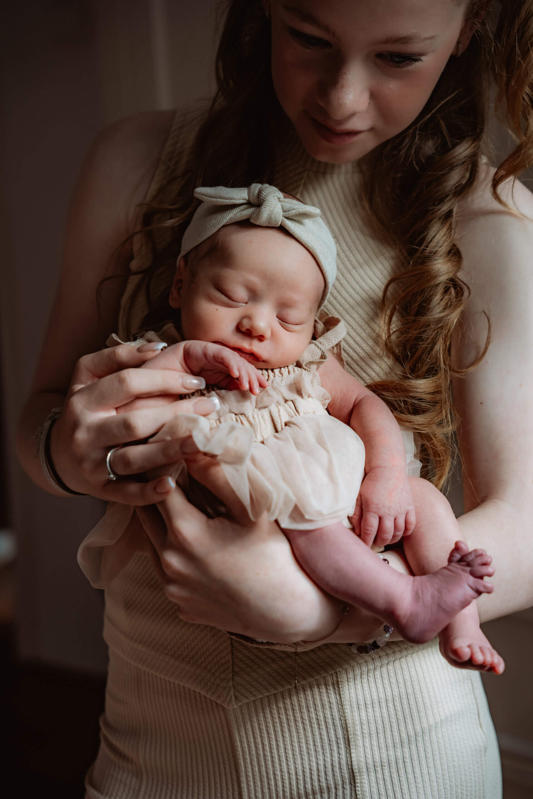 newborn fotografie, baby in handen, baby fotoshoot